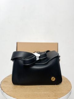 (Kategori: ) berada di . Dikirim oleh preloved.bynindy_ (ID iklan 1384809545, Gambar 1). Deskripsi: .