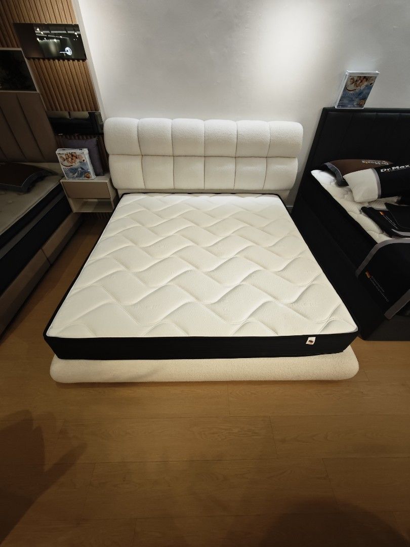 King Size, 10 inch, Pocketed Spring Mattress, Tencel Cooling Fabric (Category: Bed Frames & Mattresses) located in Singapore. Submitted by cosimogallery (Listing ID 1384753298, Image 1). Description: -Anti-Fungal, Anti-Bacteria, Anti-Dustmite -Soft, breathable Luxury Tencel Cooling Knitted Fabric Try this out at Cosimo Gallery, @159 Amtech Building, #01—02, Singapore 575625.