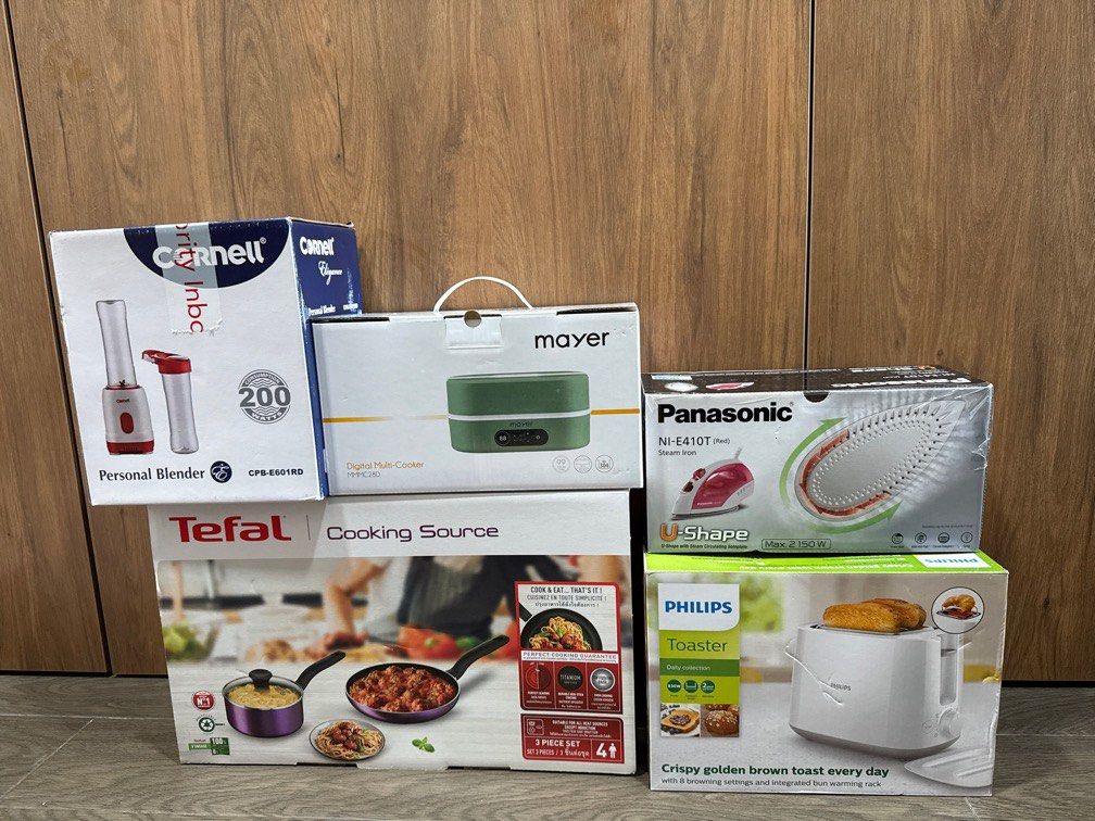 Kitchen & Electronics Bundle Set (Category: Other Kitchenware & Tableware) located in Singapore. Submitted by rideonxrideoff (Listing ID 1384694215, Image 1). Description: Letting go only as a set all that you see above for $180. Great for new home owners or anyone that is looking for a great bundle! .