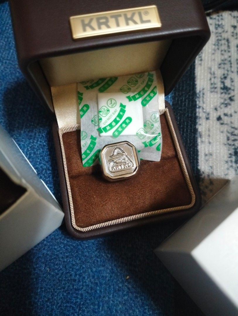 KRTKL RING (Category: Activewear) located in Kuala Terengganu. Submitted by wanzthrift (Listing ID 1384796130, Image 1). Description: WTS RING KRTKL 01 BRAND NEW INC BOX 3 STOCKS LEFT SIZE M (6/7US) RM180 ONLY✅ BERMINAT BOLEH PM.