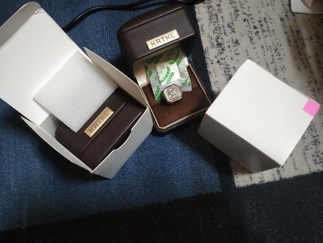 KRTKL RING (Category: Activewear) located in Kuala Terengganu. Submitted by wanzthrift (Listing ID 1384796130, Image 2). Description: WTS RING KRTKL 01 BRAND NEW INC BOX 3 STOCKS LEFT SIZE M (6/7US) RM180 ONLY✅ BERMINAT BOLEH PM.