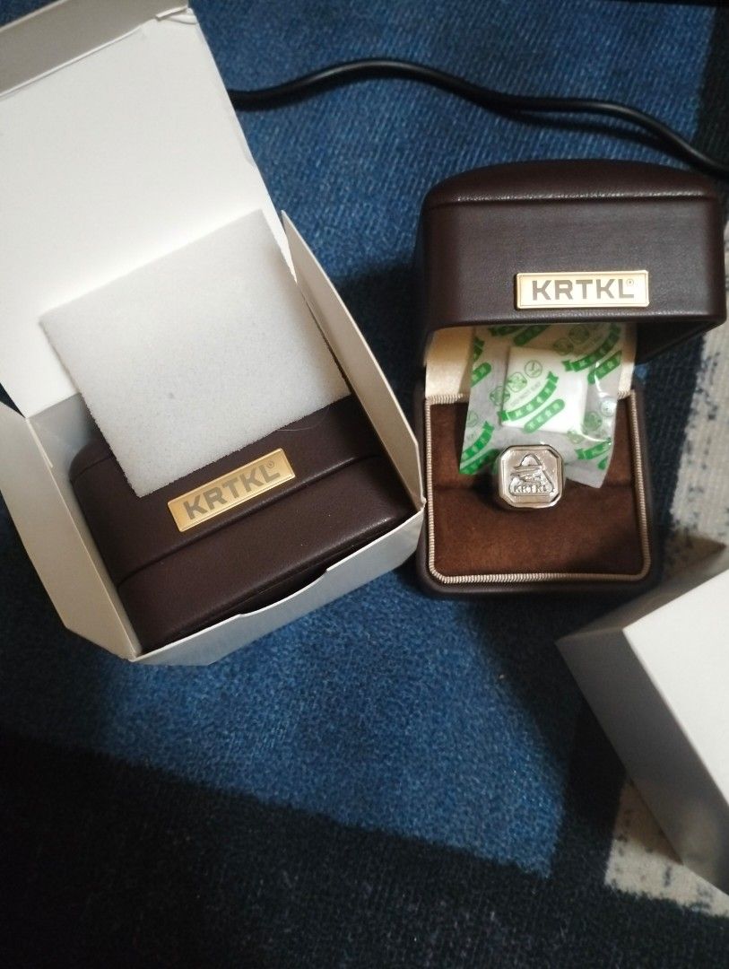 KRTKL RING (Category: Activewear) located in Kuala Terengganu. Submitted by wanzthrift (Listing ID 1384796130, Image 3). Description: WTS RING KRTKL 01 BRAND NEW INC BOX 3 STOCKS LEFT SIZE M (6/7US) RM180 ONLY✅ BERMINAT BOLEH PM.
