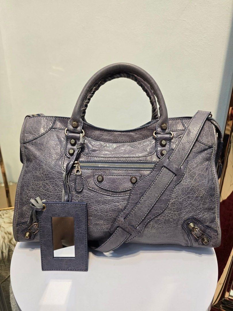 😱Legit Money back Guarantee💯✅ (Category: Luxury Bags & Wallets) located in General Santos City (Dadiangas). Submitted by braverabbit.67 (Listing ID 1384820829, Image 1). Description: ganDa ng Kulay!🤩🤩🤩 Balenciaga Jacinthe motorcycle bag 💯MONEY BACK GUARANTEE 💯💯👌🏻 in verygood condition Medium size 𝗦𝘂𝗿𝗲 𝗯𝘂𝘆𝗲𝗿 𝗺𝗮𝘆 𝗿𝗲𝗾𝘂𝗲𝗦𝘁 𝗺𝗼𝗿𝗲 𝗱𝗲𝘁𝗮𝗶𝗹𝗲𝗱 𝗽𝗶𝗰𝗦 𝗼𝗿 𝘃𝗲𝗱𝗶𝗼!.