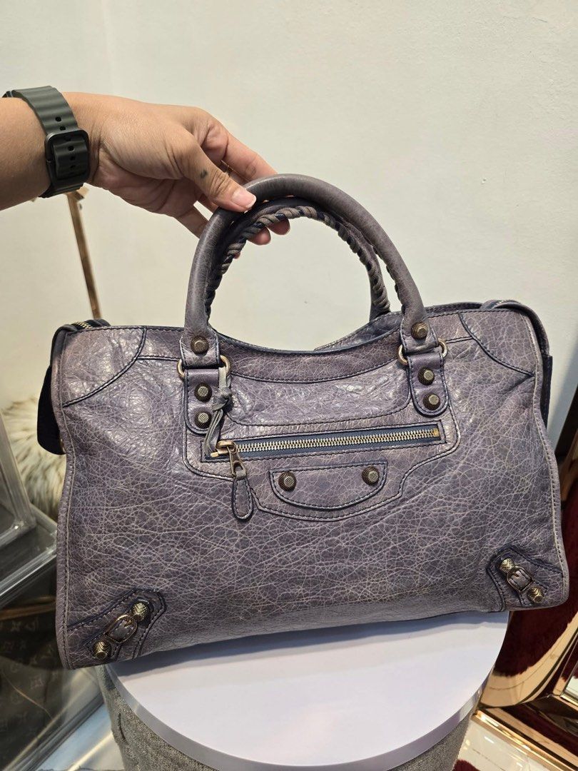 😱Legit Money back Guarantee💯✅ (Category: Luxury Bags & Wallets) located in General Santos City (Dadiangas). Submitted by braverabbit.67 (Listing ID 1384820829, Image 2). Description: ganDa ng Kulay!🤩🤩🤩 Balenciaga Jacinthe motorcycle bag 💯MONEY BACK GUARANTEE 💯💯👌🏻 in verygood condition Medium size 𝗦𝘂𝗿𝗲 𝗯𝘂𝘆𝗲𝗿 𝗺𝗮𝘆 𝗿𝗲𝗾𝘂𝗲𝗦𝘁 𝗺𝗼𝗿𝗲 𝗱𝗲𝘁𝗮𝗶𝗹𝗲𝗱 𝗽𝗶𝗰𝗦 𝗼𝗿 𝘃𝗲𝗱𝗶𝗼!.