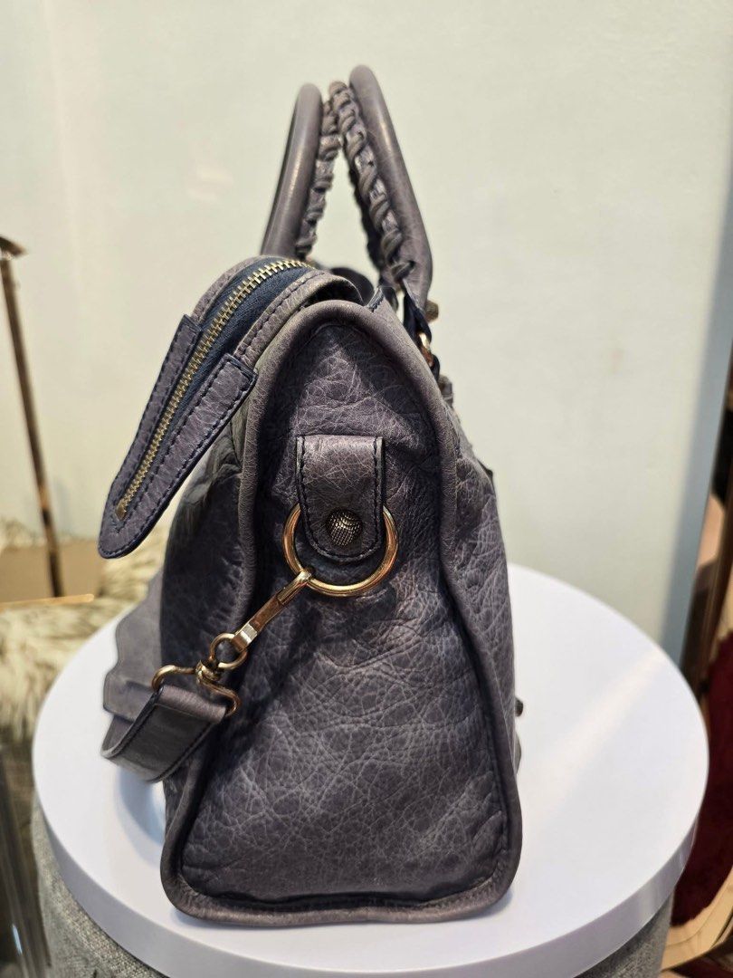 😱Legit Money back Guarantee💯✅ (Category: Luxury Bags & Wallets) located in General Santos City (Dadiangas). Submitted by braverabbit.67 (Listing ID 1384820829, Image 3). Description: ganDa ng Kulay!🤩🤩🤩 Balenciaga Jacinthe motorcycle bag 💯MONEY BACK GUARANTEE 💯💯👌🏻 in verygood condition Medium size 𝗦𝘂𝗿𝗲 𝗯𝘂𝘆𝗲𝗿 𝗺𝗮𝘆 𝗿𝗲𝗾𝘂𝗲𝗦𝘁 𝗺𝗼𝗿𝗲 𝗱𝗲𝘁𝗮𝗶𝗹𝗲𝗱 𝗽𝗶𝗰𝗦 𝗼𝗿 𝘃𝗲𝗱𝗶𝗼!.
