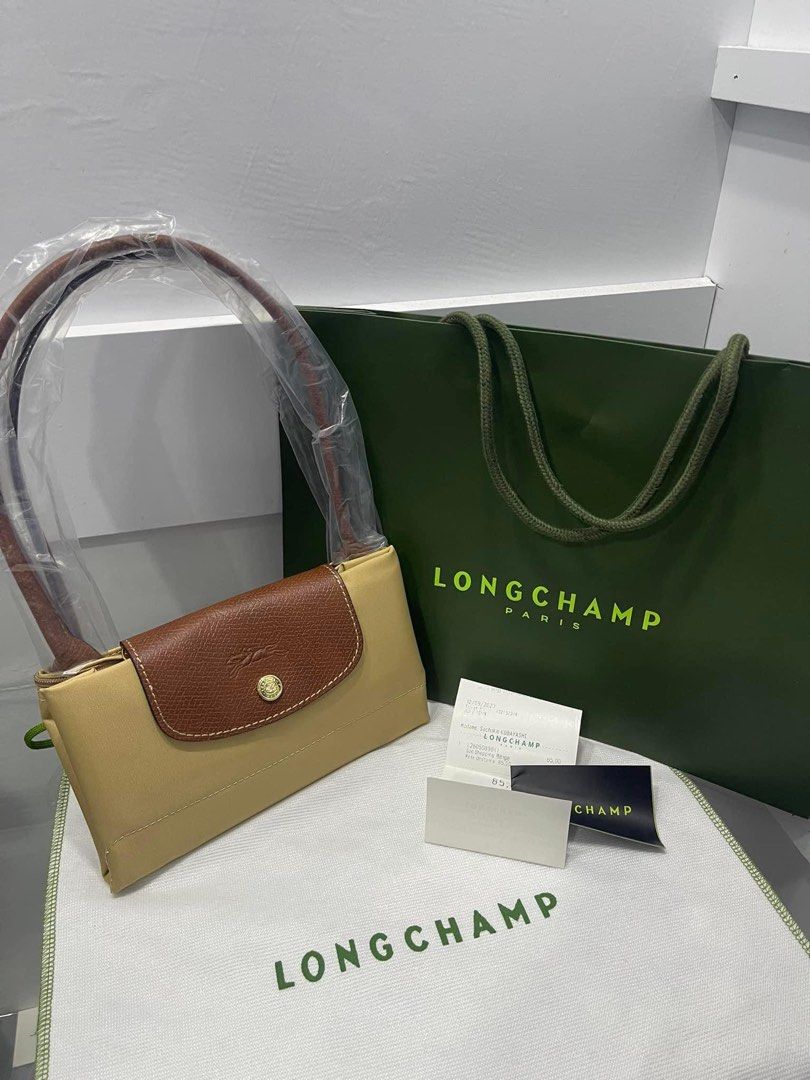 LONGCHAMP LE PLIAGE (Category: Luxury Bags & Wallets) located in Manila. Submitted by misyel.t (Listing ID 1384728000, Image 2). Description: BRANDNEW ORIGINAL LC LE PLIAGE MEDIUM LONG HANDLE COLOR BEIGE.