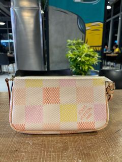 (Kategori: ) berada di . Dikirim oleh ririarynt (ID iklan 1384769787, Gambar 1). Deskripsi: .