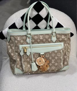(Category: ) located in . Submitted by neverfull_luxury_sg (Listing ID 1384712942, Image 1). Description: .