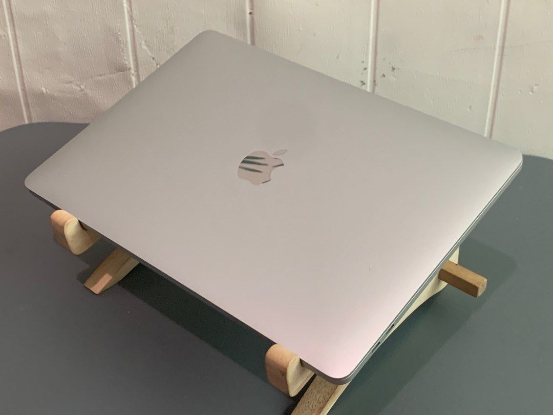 Macbook pro 2018 (13-inch) intel core i5 8gb/256gb (Category: Laptops & Notebooks) located in Manila. Submitted by bangspadil51834 (Listing ID 1384830633, Image 2). Description: Macbook pro 2018 13-inch touch bar Specs: Processor: 2.3 ghz intel core 15 Memory: 8gb ram ddr3 Storage: 256gb ssd Graphics: intel iris plus graphics 655 1536 Mac os: sequoia Inclusion: * Unit itself * Charger No box included Freebies: * Pouch * Cameera Cover * MS Office 