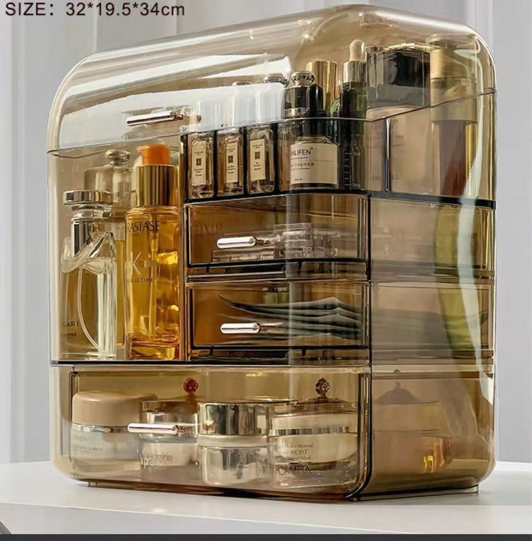Makeup Organizer (Category: Accessory holder, box & organizers) located in Singapore. Submitted by ana.xw (Listing ID 1384635809, Image 3). Description: Good condition Original price $80 .
