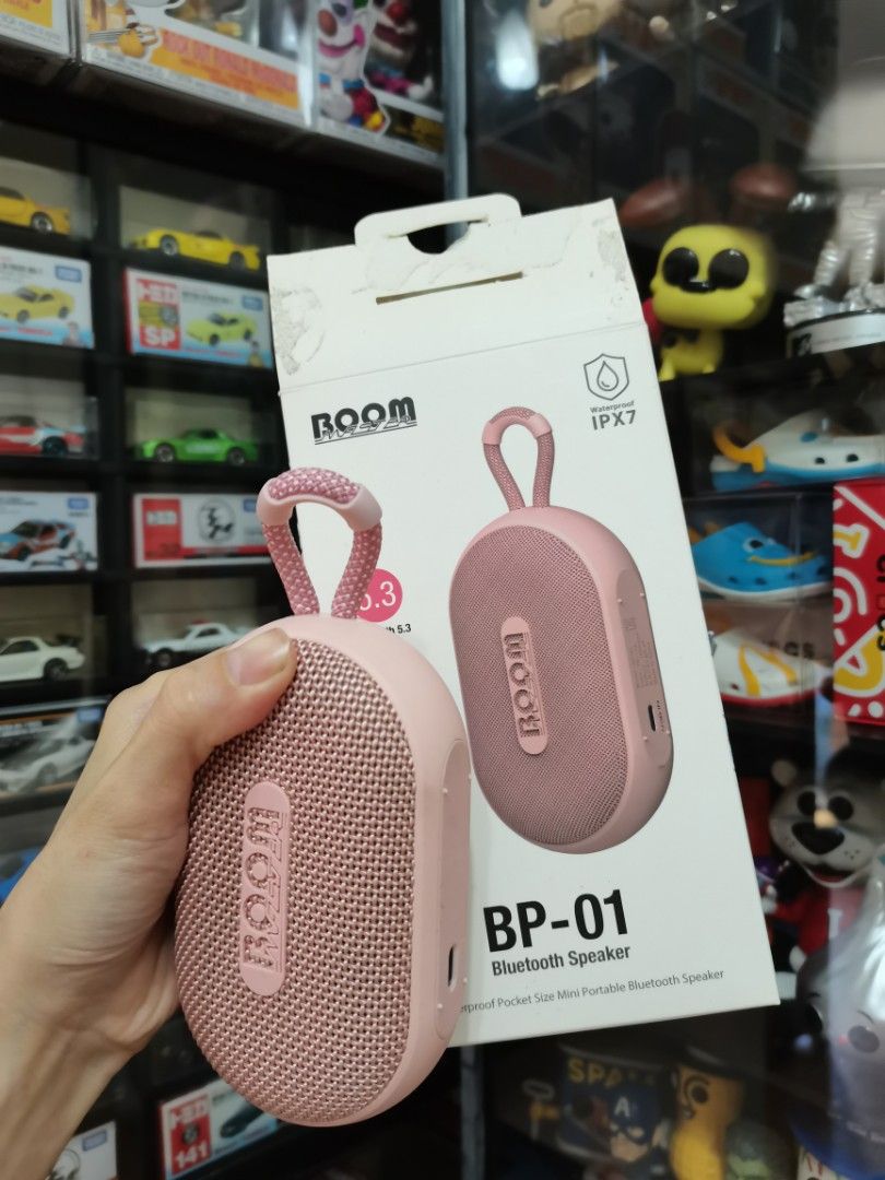 Mini Bluetooth speaker (Category: Soundbars, Speakers & Amplifiers) located in Pasig City. Submitted by kurt_jess05-73494 (Listing ID 1384649113, Image 2). Description: Boom master brand nabili ko sa starfield korea my unti dirt lng light pink color.