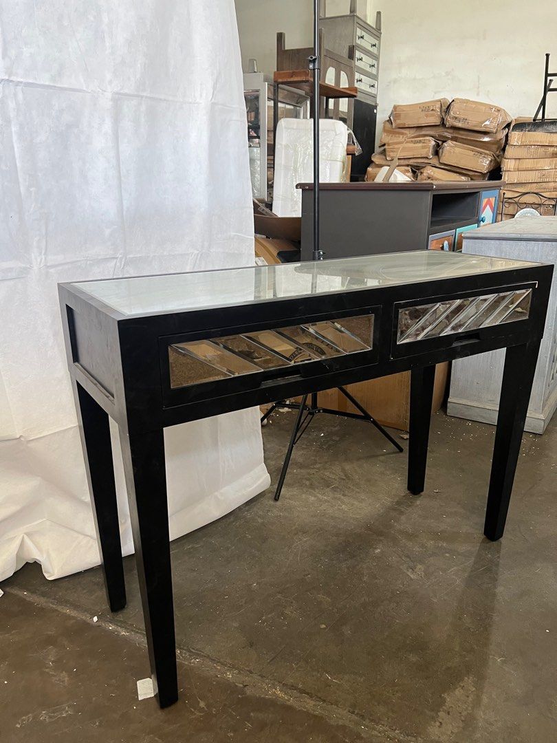 Mirrored Console Table (Category: Tables & Sets) located in Malabon City. Submitted by lacasadecor (Listing ID 1384762297, Image 3). Description: .