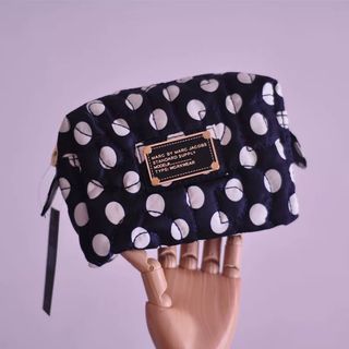 (Category: ) located in . Submitted by zoeli_makeup (Listing ID 1384804413, Image 1). Description: .