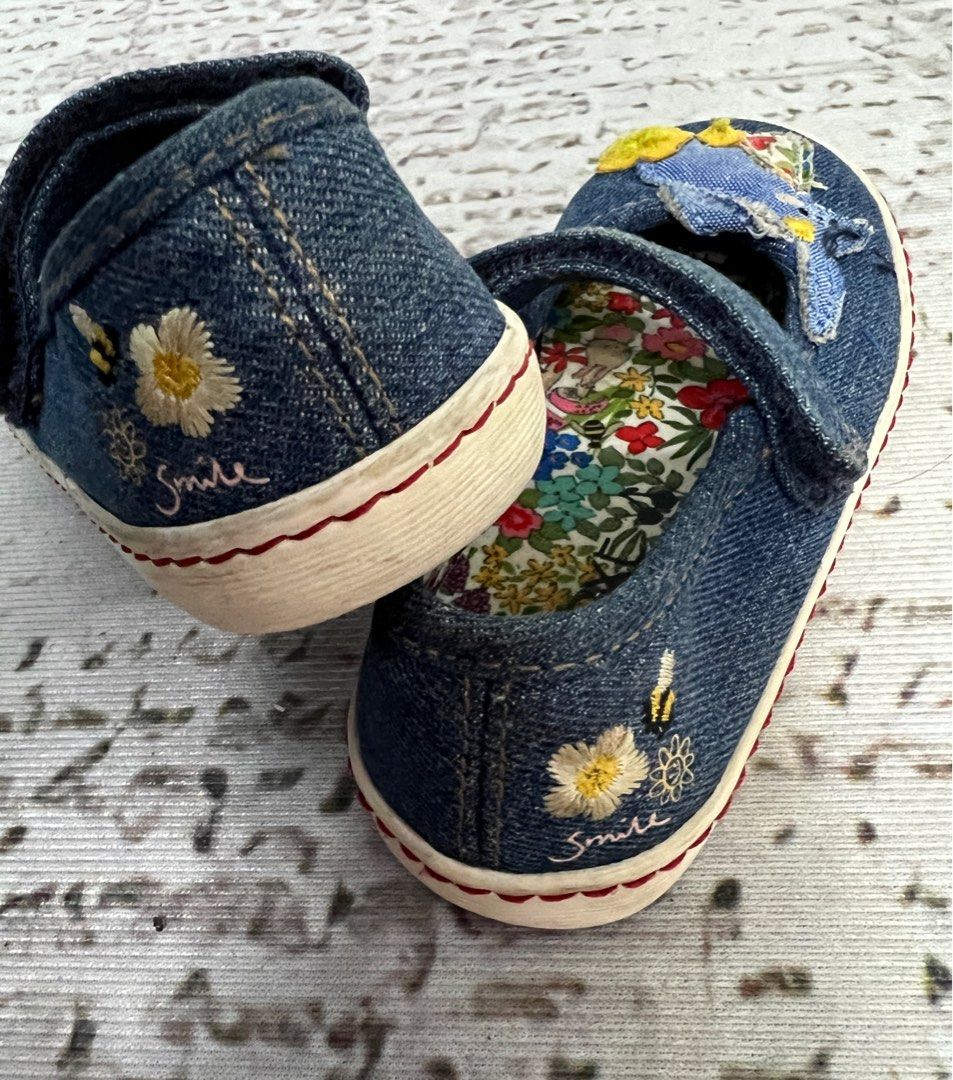 Next Shoes (Category: Babies & Kids Fashion) located in Johor Bahru. Submitted by bungamerah38318 (Listing ID 1383898415, Image 3). Description: Size: UK7.