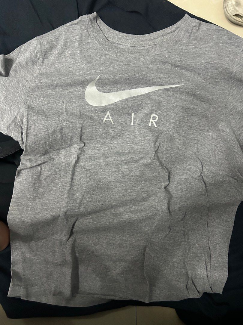 Nike T Shirt (Category: Tshirts & Polo Shirts ) located in Bacoor. Submitted by daniel2128 (Listing ID 1384773415, Image 1). Description: Size medium Nike t shirt comfortable .