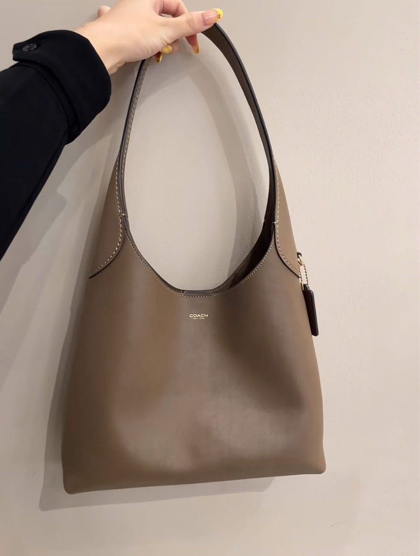 💯ORIGINAL COACH BROOKLYN 28 DARK STONE (Category: Luxury Bags & Wallets) located in Quezon City. Submitted by ashongsstore (Listing ID 1384785355, Image 3). Description: ✨NEW ARRIVALS✨ 🇵🇭AVAILABLE🇵🇭 BROOKLYN SHOULDER BAG 28 DARK STONE Ready to Ship PM us to order 💕 Our Brooklyn is an elegant, minimalist silhouette—with a distinctly New York attitude. Smaller than the 39, the hobo style is crafted of natural grain leather with beautiful text
