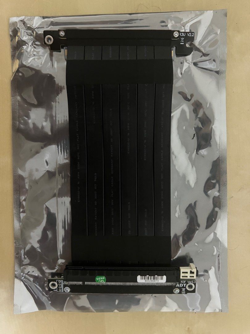 pcie riser cable itx (Category: Desktops) located in Singapore. Submitted by gestalt-zeppelin (Listing ID 1384777589, Image 2). Description: brand unknown compatible with most itx cases works at pcie3.0*8，so it would be better not to use high-end graphic cards（<=2070 3060ti 4060ti 5060) .