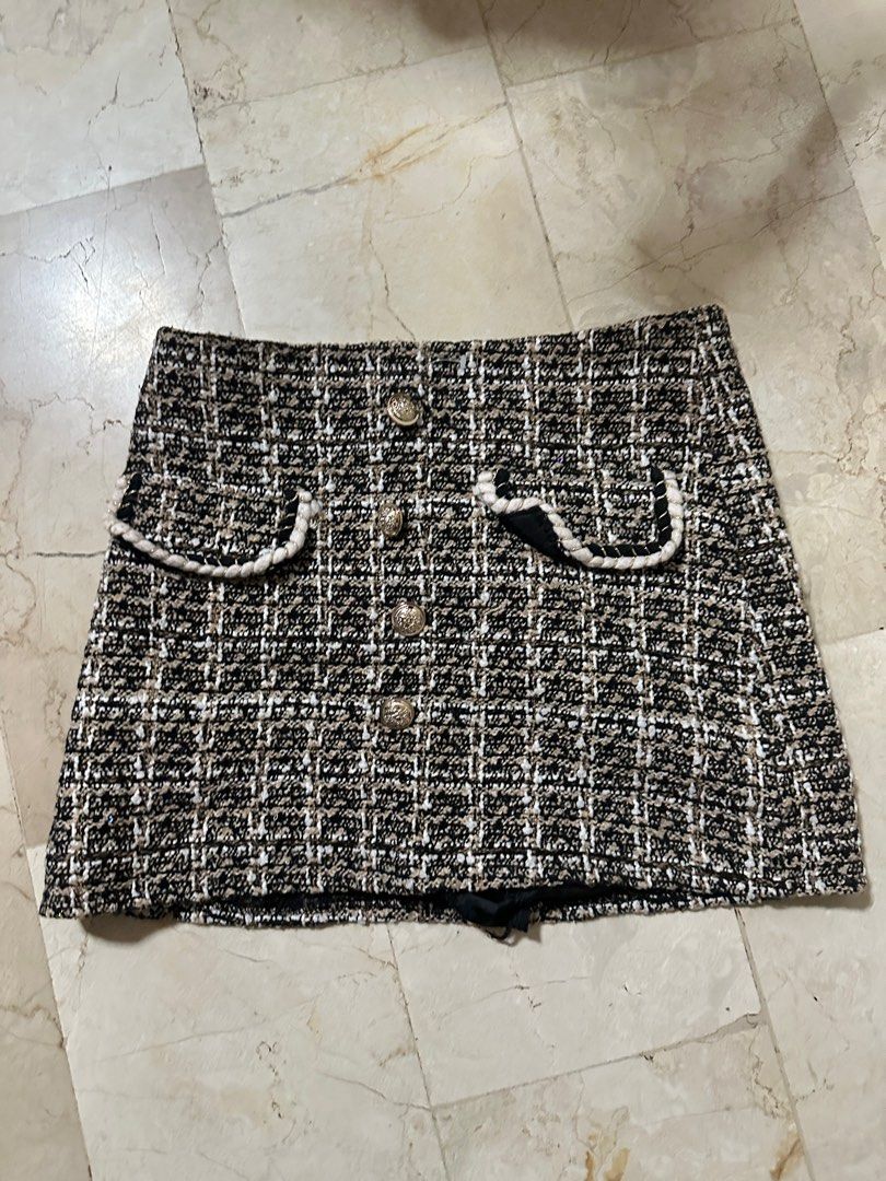PLAID TWEED ELEGANT SKIRT (Category: Skirts) located in Quezon City. Submitted by classicbph (Listing ID 1384775011, Image 1). Description: Can fit S-M :) .