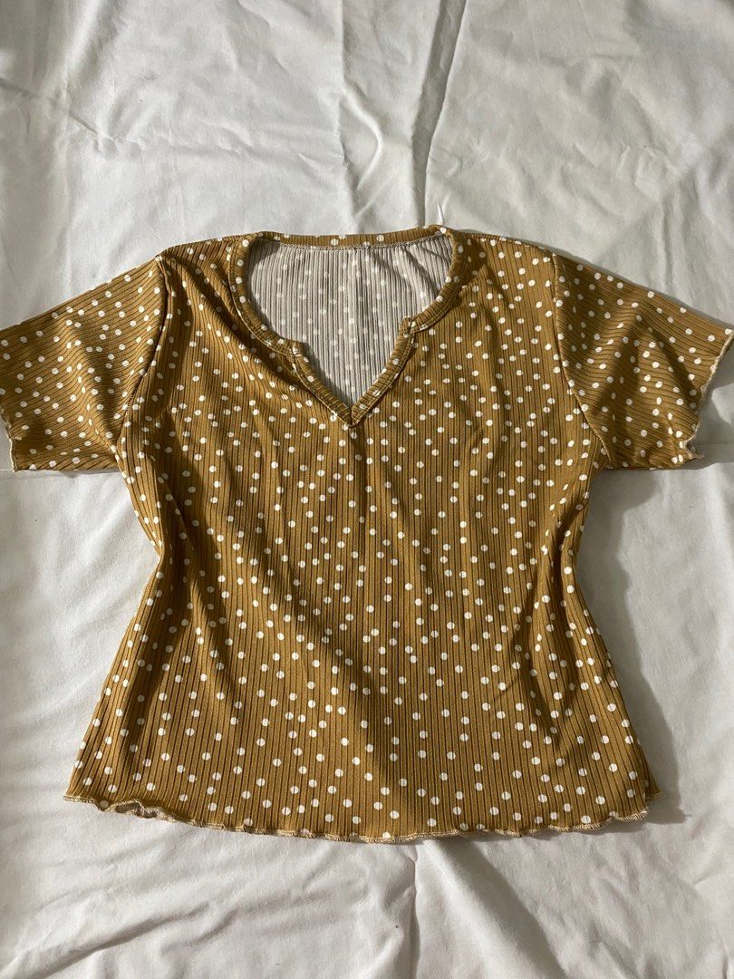 Polka dots crop top (mustard yellow) (Category: Blouses) located in Quezon City. Submitted by perrie0505 (Listing ID 1384747329, Image 1). Description: Size: S-M.