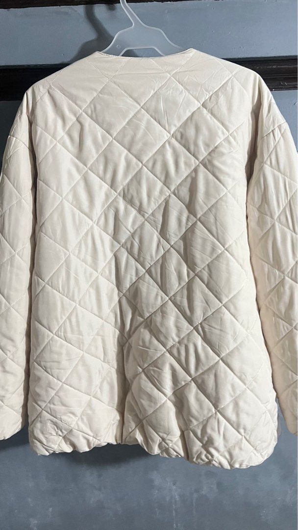 PRELOVED GU BOMBER JACKET (Category: Coats, Jackets and Outerwear) located in Mandaluyong City. Submitted by jaydeezz (Listing ID 1384828894, Image 2). Description: PRELOVED GU BOMBER JACKET FOR MEN WOMEN 10/10 Condition Used Once SEE PHOTOS FOR SIZING REFERENCES.