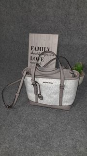 (Kategori: ) berada di . Dikirim oleh ninashannaz (ID iklan 1384756402, Gambar 1). Deskripsi: .