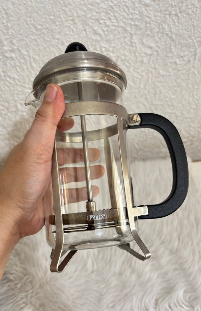 Pyrex Coffee Press (Category: Coffee & Tea Tableware) located in Paranaque City. Submitted by dalle_closet (Listing ID 1384696943, Image 3). Description: With coffee stain na yung filter nito sa loob pero nakakabili nun sa orange app if like nyo palitan. Nice pa ung pinakalabas..