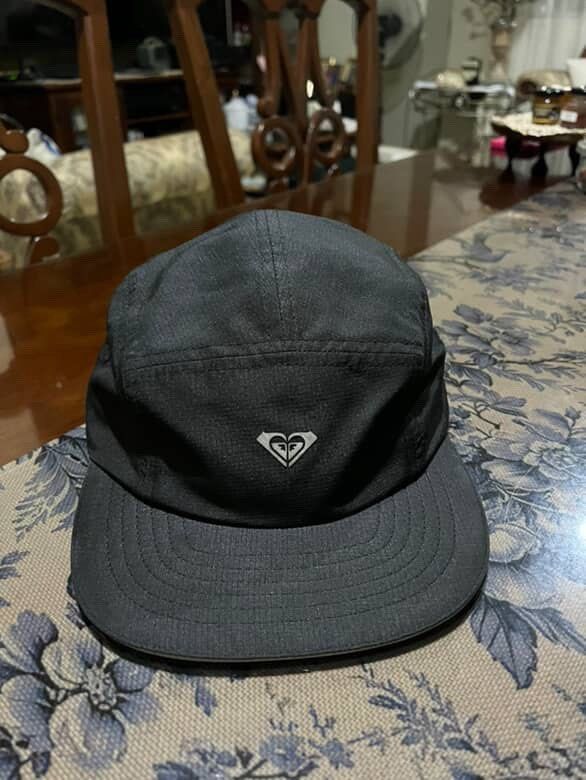 Roxy Cap Unisex (Category: Caps & Hats) located in Mandaue City. Submitted by nanuique (Listing ID 1384677607, Image 1). Description: .