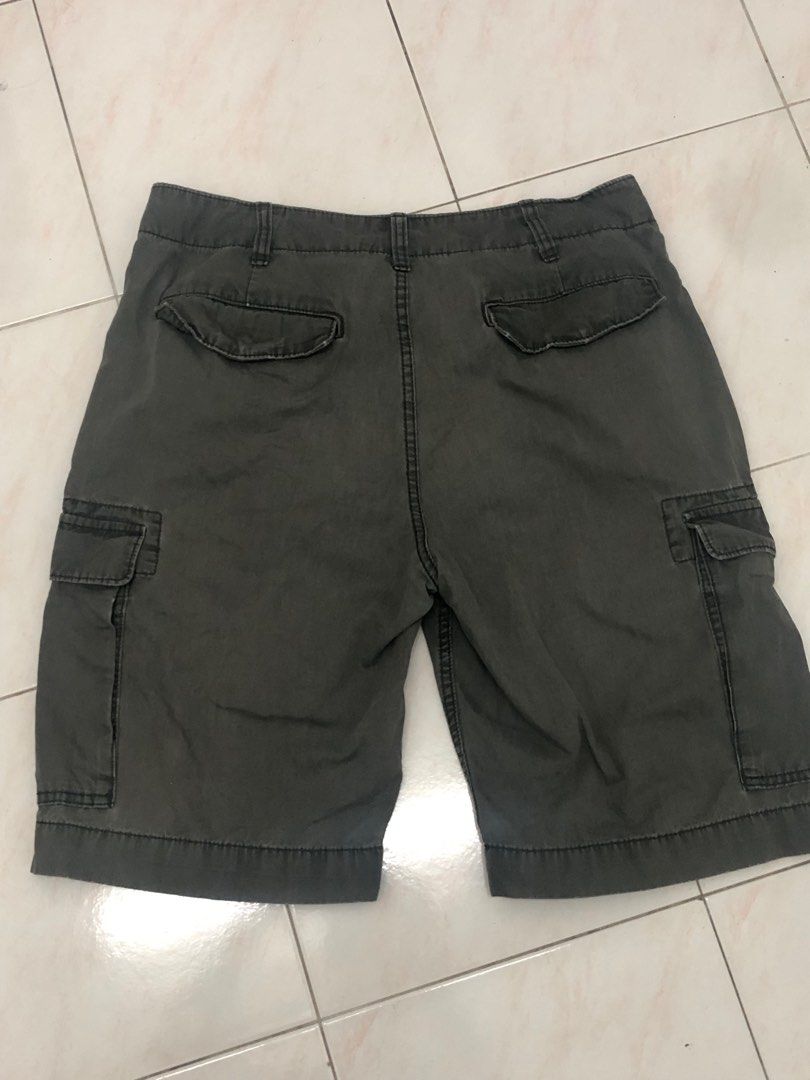 Short GAP (Category: Shorts) located in Kepala Batas. Submitted by ar7rift (Listing ID 1384778428, Image 3). Description: Pinggang 33 Labuh 21/22.
