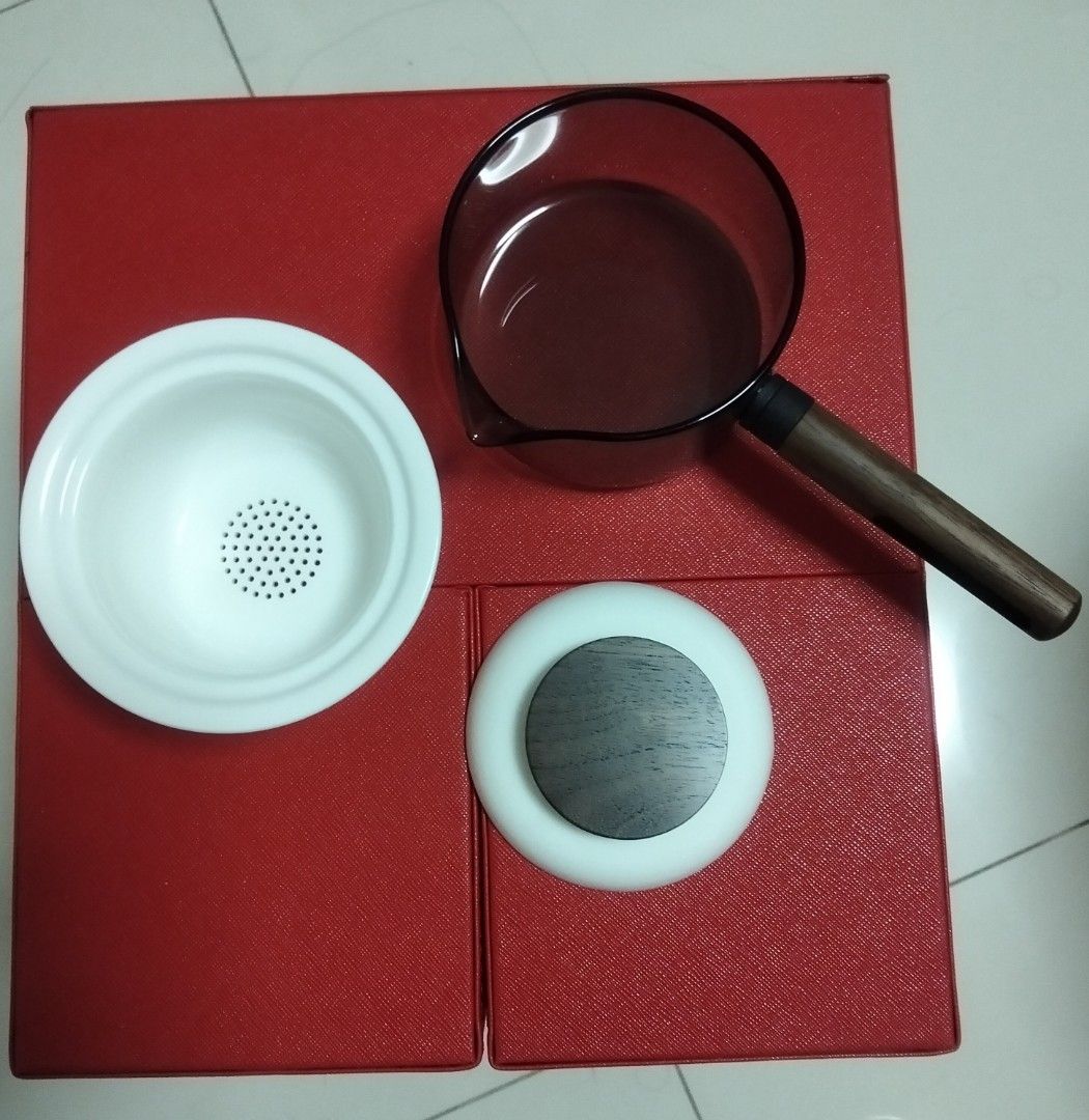 Tea Pot Set (Category: Coffee & Tea Tableware) located in Singapore. Submitted by cle.everythinginyourlife (Listing ID 1384652113, Image 3). Description: ❌ No box packaging ✅ new set package includes: 1 x plate 4 x tea cup 1 x tea pot 1 x filter cup with handle 1 x inner filter 1 x cap for filter cup $39 included door step delivery 🚚 $29 for meet up only.