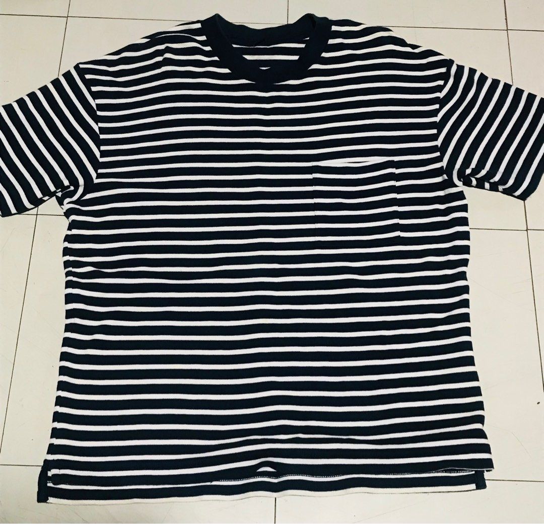 Uniqlo striped shirt (Category: Tshirts & Polo Shirts ) located in San Pedro. Submitted by andr39 (Listing ID 1384781816, Image 1). Description: Uniqlo striped blue shirt for men Condition: 8/10 Tagged as small (refer to 2nd photo) Approximate measurement when laid flat: W: 20” (chest) L: 23.5” 📍Location: San Pedro City, Laguna ❗️No pictures when worn ❗️Color may vary from actual item due to lighting or phone settings Mop: Gcash.