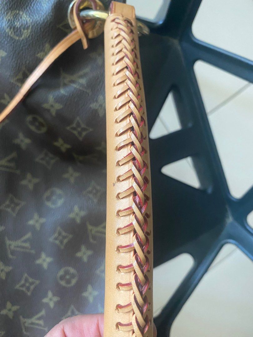 Vintage artsy louis vuitton never used (Category: Luxury Bags & Wallets) located in Makati City. Submitted by celebrityauctions (Listing ID 1384652477, Image 1). Description: “Pre-owned, Never Used Louis Vuitton Artsy Bag Description: For sale is a pristine, never-used Louis Vuitton Artsy bag, measuring approximately 15 inches by 18 inches. Although the hardware shows some distressing, the leather exterior and interior remain in exceptional condi