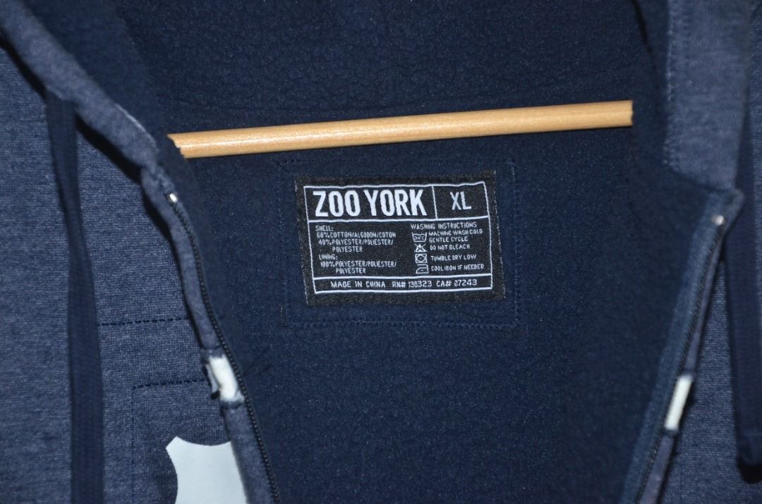 Zoo York Hoodie (Category: Coats, Jackets and Outerwear) located in General Trias. Submitted by frenchom (Listing ID 1384781820, Image 3). Description: My Dear Shopper: Before making an offer or ask any questions, you must read all the description below and view all the photos uploaded to make sure that it fits you Important Note: If you like the item, check your budget and make an offer regardless if it is too low or not. I will response if I ag