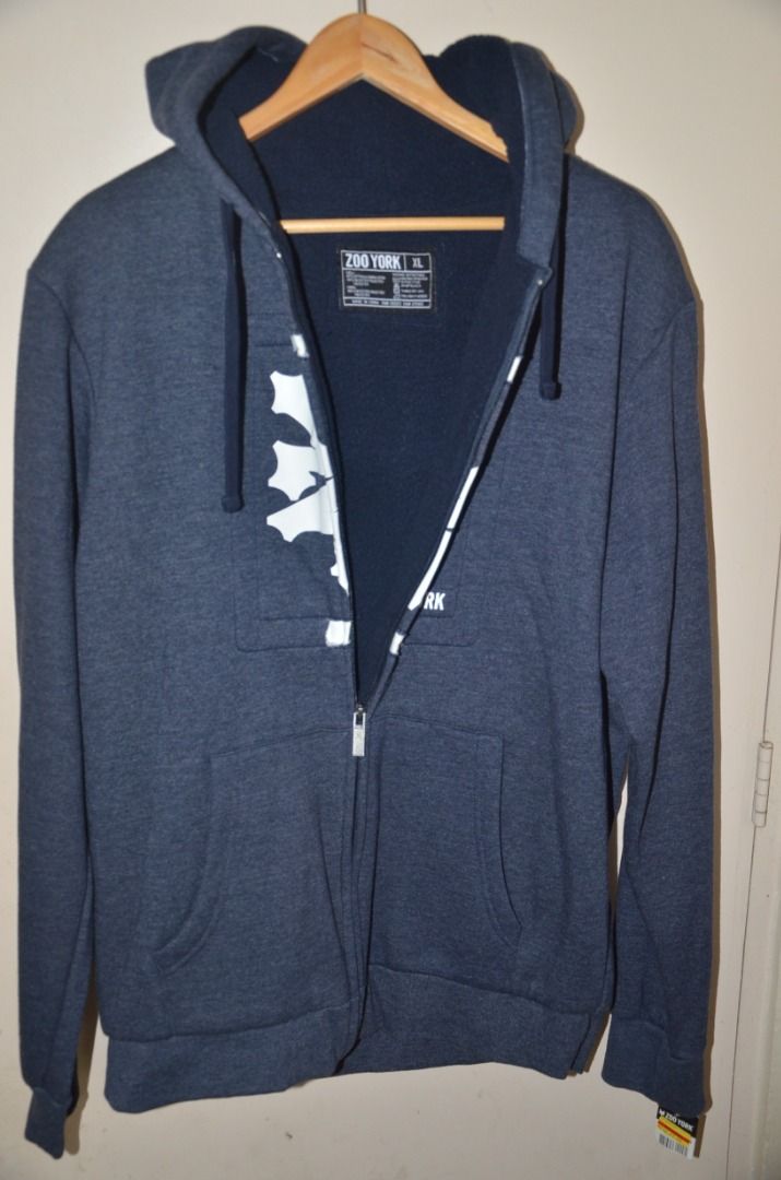 Zoo York Hoodie (Category: Coats, Jackets and Outerwear) located in General Trias. Submitted by frenchom (Listing ID 1384781820, Image 2). Description: My Dear Shopper: Before making an offer or ask any questions, you must read all the description below and view all the photos uploaded to make sure that it fits you Important Note: If you like the item, check your budget and make an offer regardless if it is too low or not. I will response if I ag