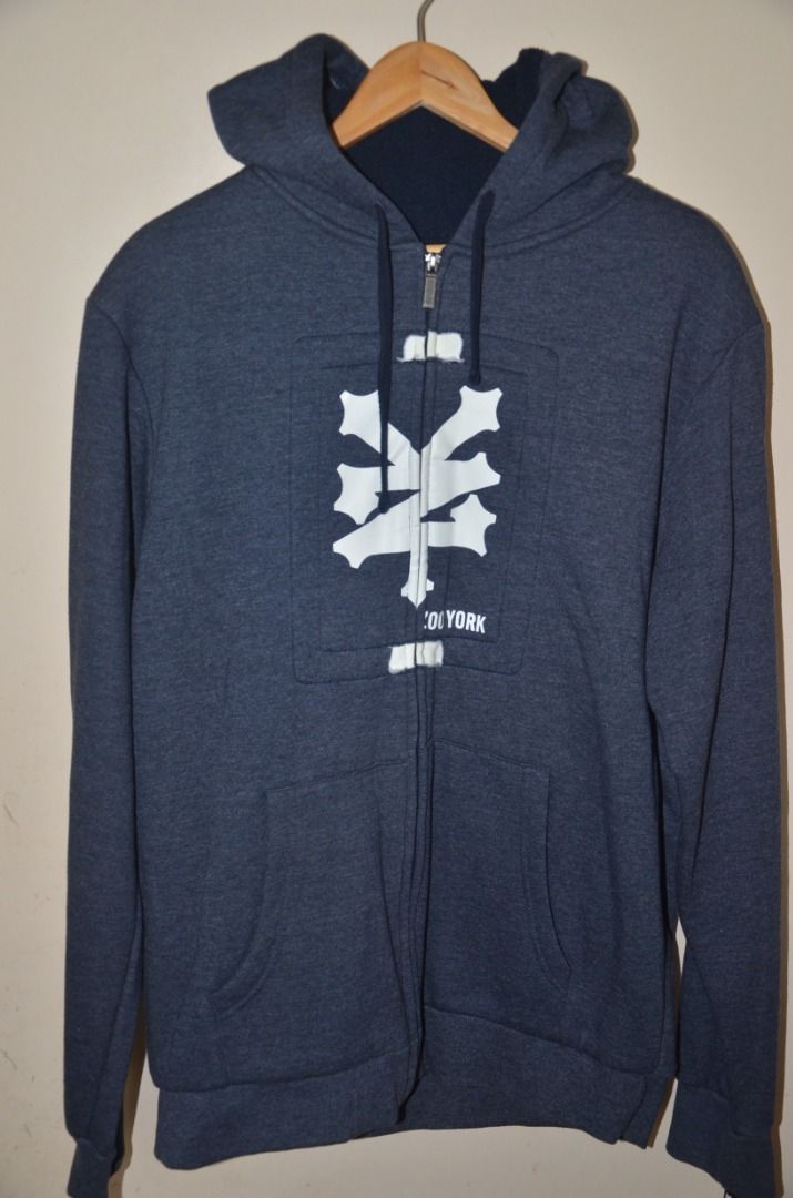 Zoo York Hoodie (Category: Coats, Jackets and Outerwear) located in General Trias. Submitted by frenchom (Listing ID 1384781820, Image 1). Description: My Dear Shopper: Before making an offer or ask any questions, you must read all the description below and view all the photos uploaded to make sure that it fits you Important Note: If you like the item, check your budget and make an offer regardless if it is too low or not. I will response if I ag