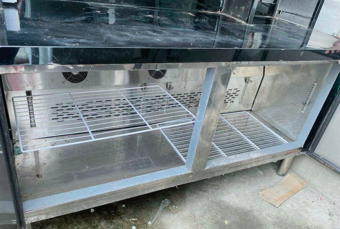 180cm bar undercounter chiller (Category: Refrigerators and Freezers) located in Manila. Submitted by manaloreia83978 (Listing ID 1384979999, Image 2). Description: bar undercounter chiller second hand good condition ready to used test to sawa for pick up only... open for viewing anytime.