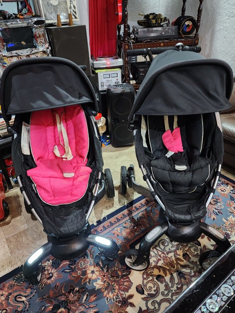 4 moms origami (Category: Strollers) located in Paranaque City. Submitted by manilagolfmarket (Listing ID 1385010461, Image 3). Description: For Sale 4 Moms Origami automatic folding stroller *4 moms Pink seat cover working but manual unfold 12.9k with free seat cover *4 moms Black seat cover broken batt. Manual folding only with broken handle 8.8k pick up Bf Paranaque or.