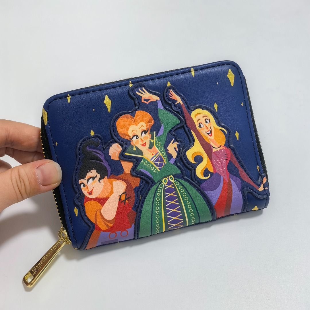 美國Loungefly X DISNEY Hocus Pocus 女巫也瘋狂深藍色皮革銀包, 女裝, 手袋及銀包, 銀包、卡片套- Carousell