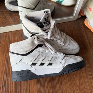(Kategori: ) berada di . Dikirim oleh sneakerssecondmarket (ID iklan 1385036660, Gambar 1). Deskripsi: .
