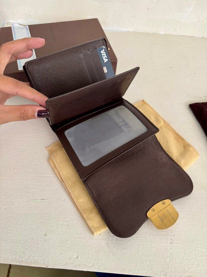 Louis Vuitton Damier Portefeuille Joy Compact Wallet (Category: Luxury Bags & Wallets) located in Manila. Submitted by moiluxe (Listing ID 1384953337, Image 3). Description: Faster transaction 09455679318 Facebook: moishine DISCLAIMER‼️ moishine is not affiliated with any brands shown. All copyrights and trademarks are the sole property of these brands. Items are 💯Authentic Guarantee money back guarantee if proven fake..