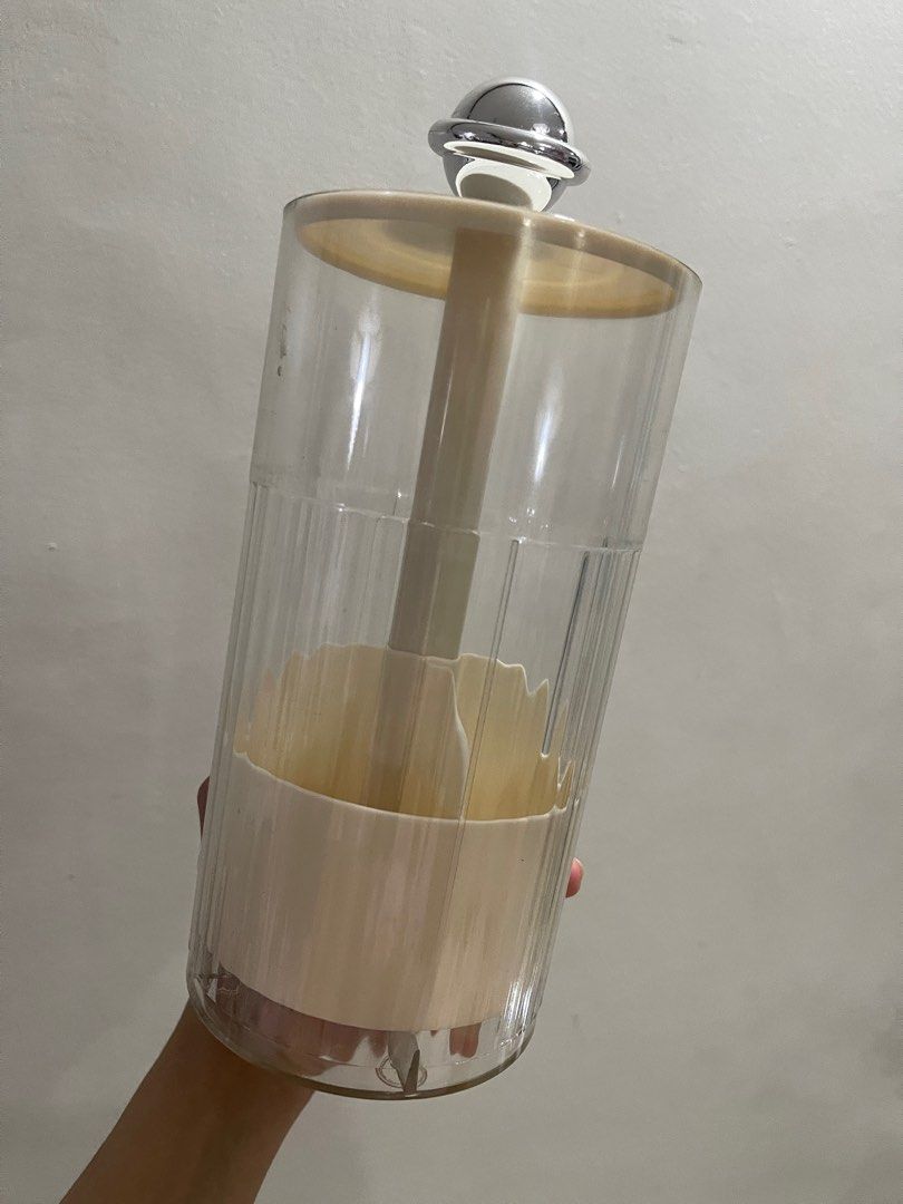 Automatic brush holder (Category: Makeup) located in Las Pinas. Submitted by trishdeclutters (Listing ID 1385035908, Image 3). Description: Gandang lalagyan ng brush. Rfs this is an extra .