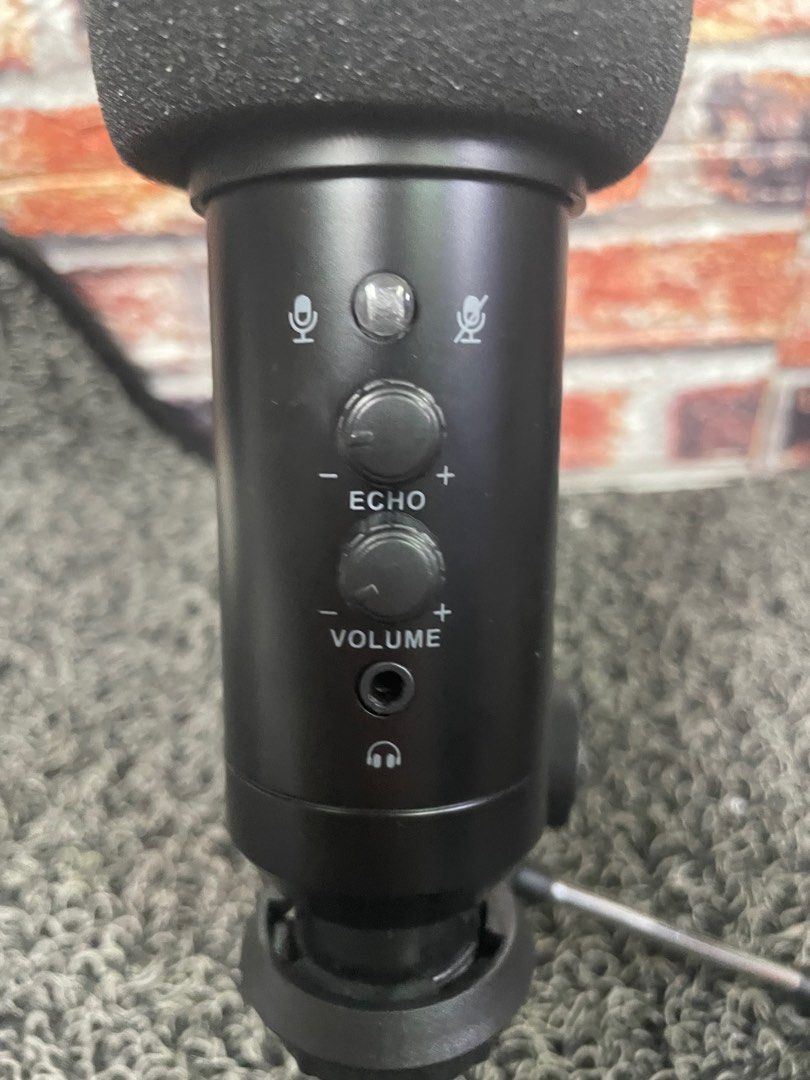 Bauhn Condenser Microphone (Category: Microphones) located in Pasay City. Submitted by enrico_appliances (Listing ID 1384916654, Image 2). Description: high sensitivity background noise reduction headphone input volume and echo controls audio recordings tripod included no problems working.