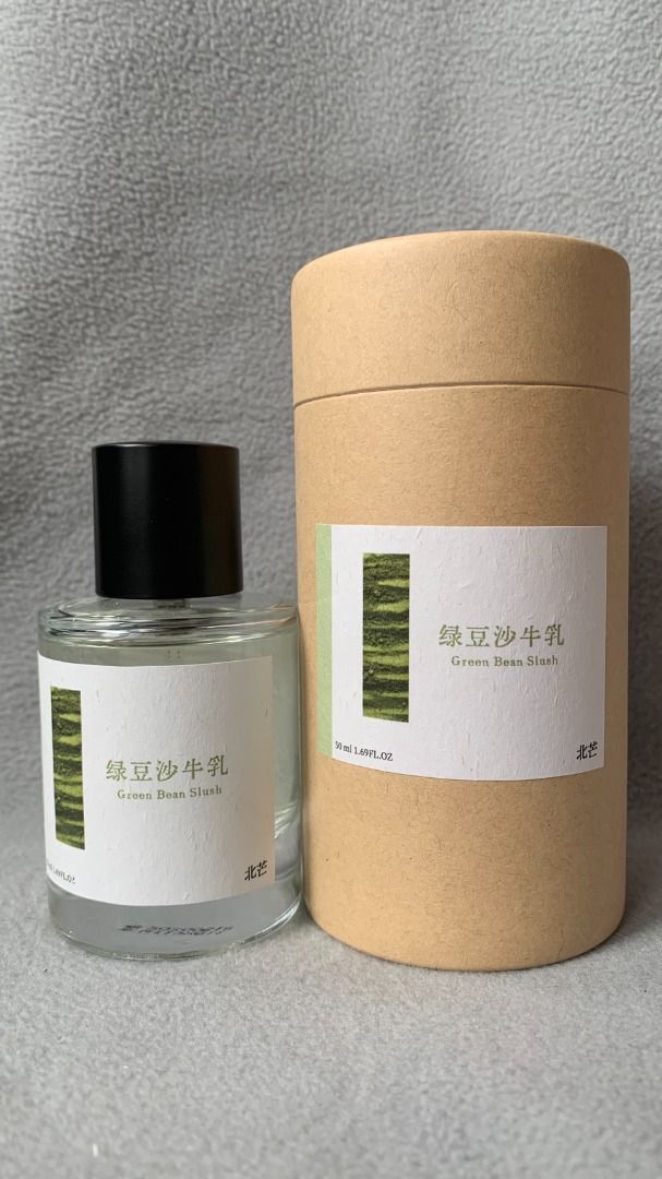 由 amuck1203ouo (刊登 ID 1377244898，圖片 3) 提交，位於 桃園市 (Taoyuan) 的 尋香旅行🌏獨賣試香▸Betmay北芒 ✥ 綠豆沙牛乳 ▸擬真的綠豆沙奶香 (類別：香水、體香劑)，說明：真的是綠豆沙牛奶的香氣，這牌子的CP值都很高， 因為芒果糯米飯而入坑，從此買了很多北芒的香水，推薦給喜歡美食調的人～ 前面開頭是綠豆沙的香氣，綠感比較多但也偏溫和，慢慢奶香味會和綠豆沙的氣味混合。 推薦給喜歡奶香以及綠豆沙的人。 *,.✢‥‥‥‥‥‥‥‥‥購買前請詳閱以下資訊‥‥‥‥‥‥‥‥‥‥✢,.* 歡迎光臨尋香旅行🌏希望各位香友們遇到自己的命定香 ㊀ １份是1ml，用2ml玻璃噴霧罐分裝（如圖２）。3ml數量選３，用5ml玻璃瓶噴霧裝。訂單滿150（不含運費），才會出貨。 ㊁ 購買分裝滿500（不含運費），隨機加贈一支分裝，滿千送二，以此類推。 ㊂ 請勿依個人喜好、物流服務等因素給予賣場差評。 ㊃ 配合規範，分裝試香僅供環境芳香貨紙上使用，請勿用於人體。 