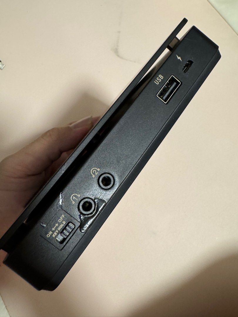 Cd機 （分類：藍光及播放器）位於 Hong Kong。 由 fung0921 提交（商品編號 1384945636，圖片 3）。簡介： 有使用痕跡 正常讀碟有聲出 跟充電線 旺角交收。
