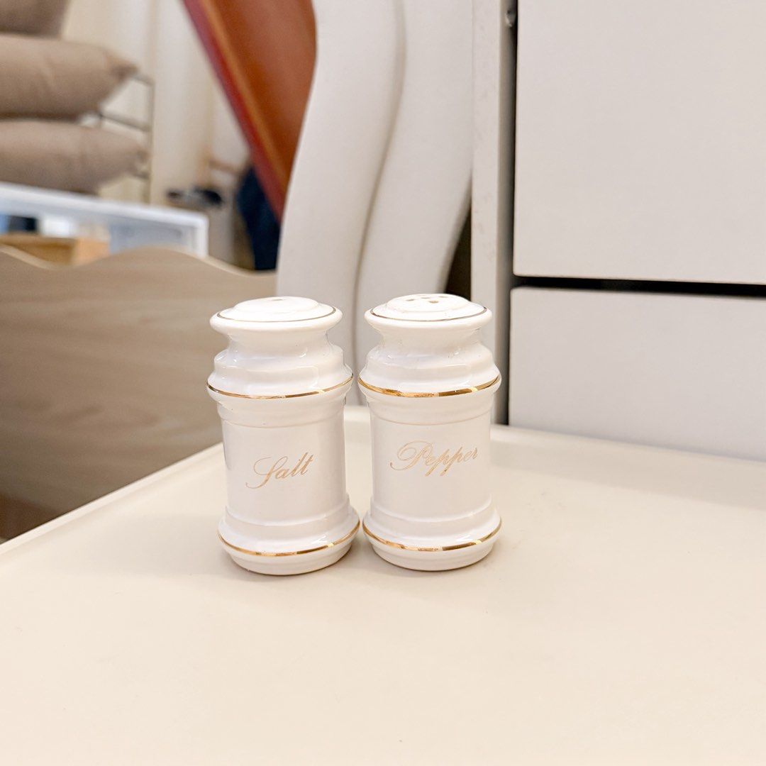 Ceramic Salt & Pepper Shakers (Category: Other Kitchenware & Tableware) located in Antipolo. Submitted by rosywardrobe (Listing ID 1384918201, Image 1). Description: 🎀 MAKE READING A HABIT 🎀 • No order form, no reservation! • Strictly 1 day reservation • Payment first before order processing • No return, No exchange • Don’t make an offer if you’re not 100% sure • No shipping every weekends — PAYMENT CHANNELS — • GCash • Maya • BDO • Unionbank —