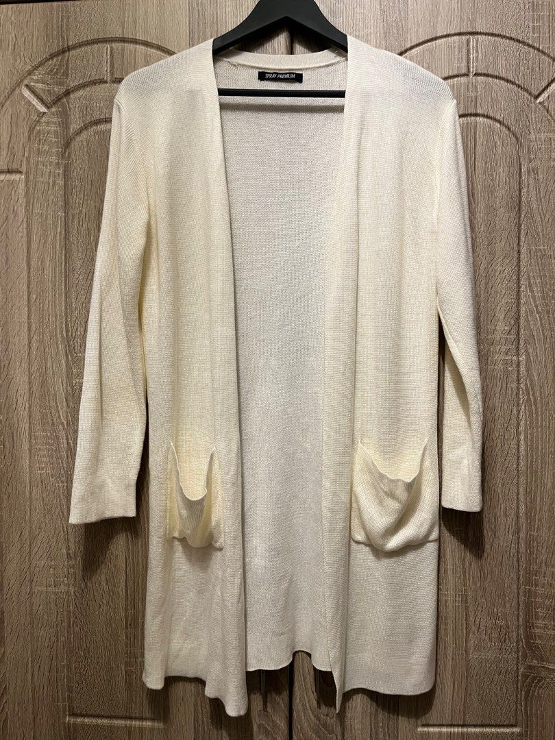 classic cream knit cardigan open front with pockets (Category: Coats, Jackets and Outerwear) located in Manila. Submitted by shopthisstuff (Listing ID 1385025065, Image 1). Description: .
