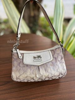 (Kategori: ) berada di . Dikirim oleh ninis_stuff_02 (ID iklan 1385044084, Gambar 1). Deskripsi: .