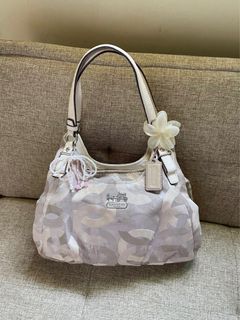 (Kategori: ) berada di . Dikirim oleh beresin.lemarii (ID iklan 1384751627, Gambar 1). Deskripsi: .