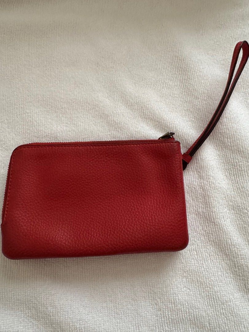 Coach Wristlet Double Zip (Category: Wallets & Card holders) located in Quezon City. Submitted by tinamartinez (Listing ID 1384880459, Image 2). Description: Red in color Nice in actual; has signs of use inside No ripped/torn corner.