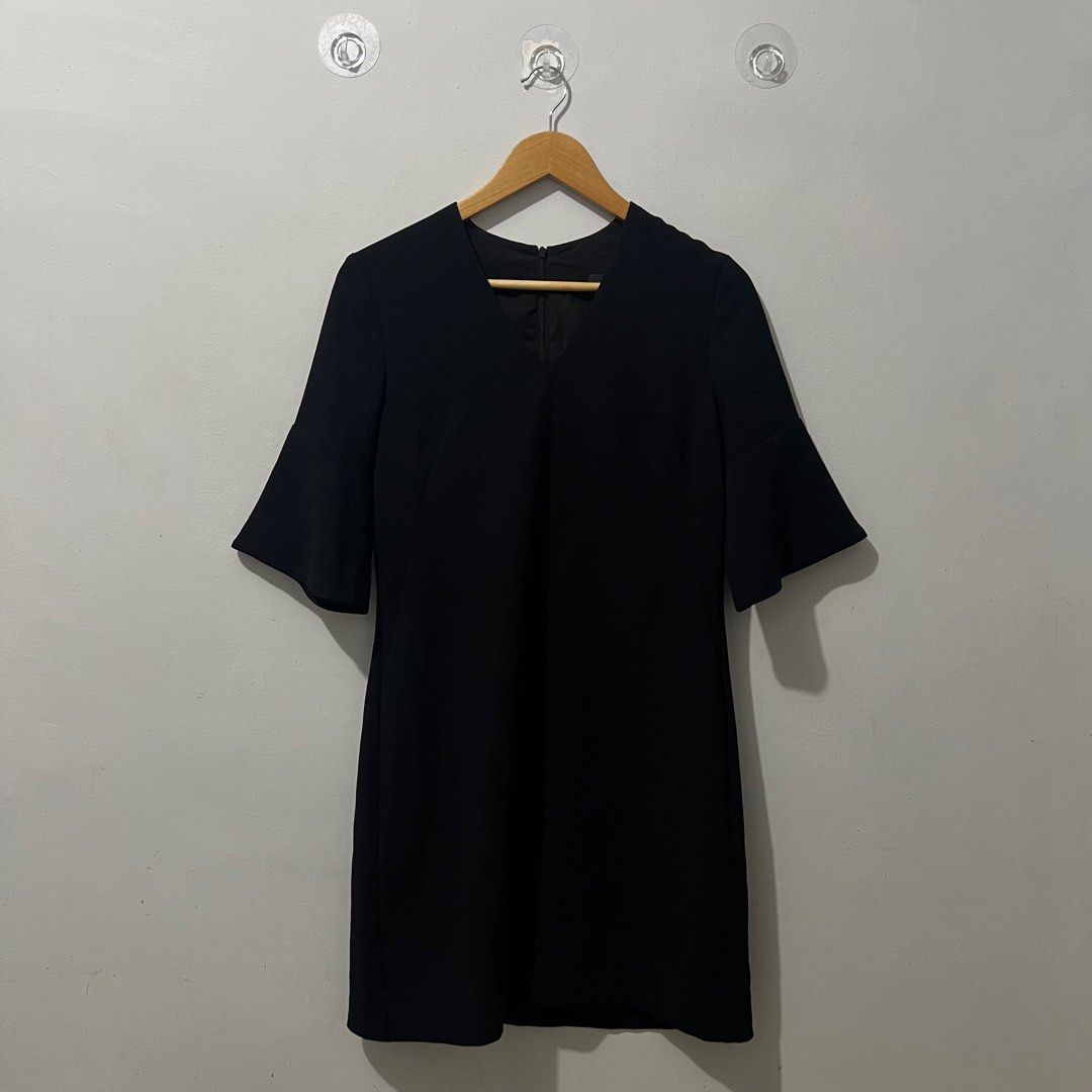 CUE black dress (Category: Dresses) located in Lucena. Submitted by macxi (Listing ID 1384952869, Image 1). Description: .