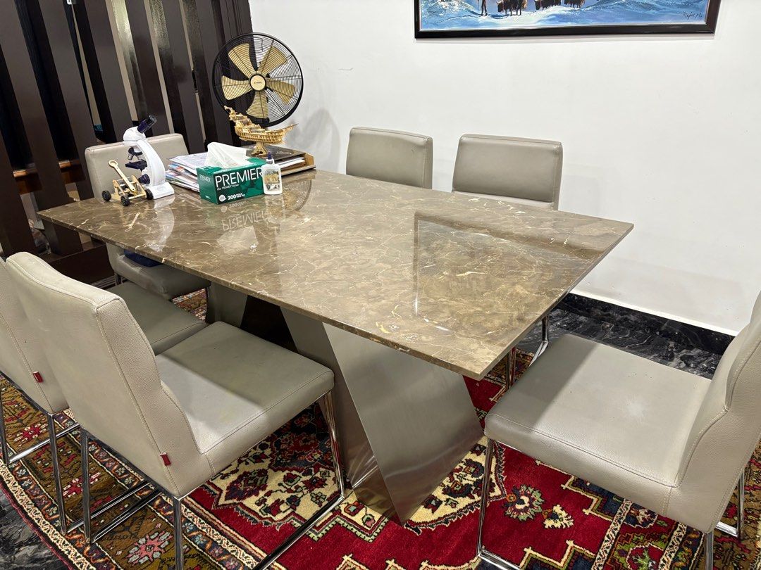 Dining table set (Category: Tables & Sets) located in Kuala Lumpur. Submitted by camyleya (Listing ID 1384898694, Image 1). Description: Fella design .